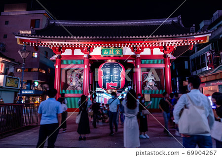 Tokyo Sensoji Temple at night Kaminarimon 69904267