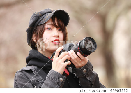 A woman taking a picture 69905312