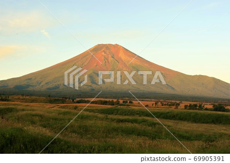Mt. Fuji in the early morning + sunrise + copy space Mt. Fuji in the early morning + sunrise + copy space 69905391