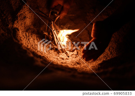 tourist makes a fire on the beach tourist makes a fire on the beach 69905833