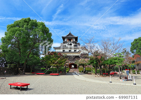 View of Inuyama Castle, a national treasure, from the ground of Honmaru <Inuyama City, Aichi Prefecture> 69907131