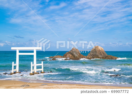 Superb view of Itoshima Meotoiwa of Futamigaura Superb view of Itoshima Meotoiwa of Futamigaura 69907772