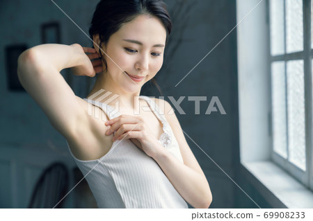 Hair loss image beauty body care 69908233