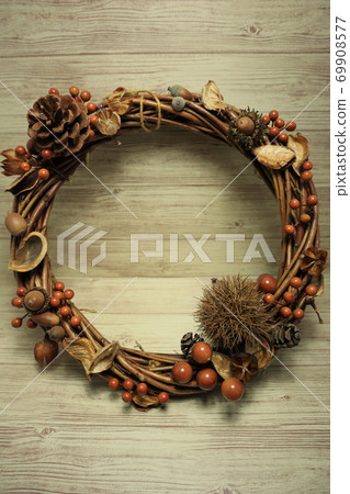 Autumn / winter wreath with pine cones and igaguri Christmas wreath vertical composition 69908577
