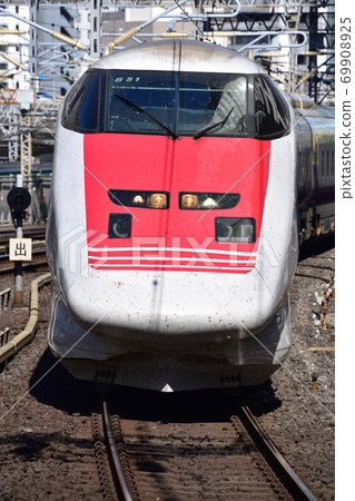 East Eye East Eye 69908925