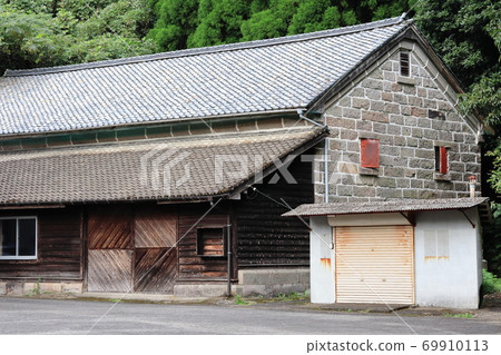 Yawata's stone warehouse 69910113