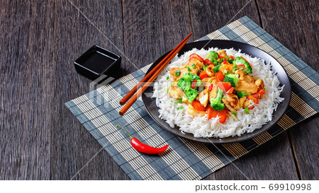 Cashew chicken with vegetables stir-fry, top view Cashew chicken with vegetables stir-fry, top view 69910998