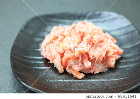 美味的紅色Zuwai蟹鬆動 美味的紅色Zuwai蟹鬆動 69911641