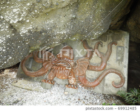 Sea god of octopus 69912485