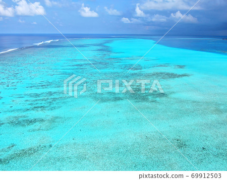 Blue Maldive islands seascape with cloudy sky Blue Maldive islands seascape with cloudy sky 69912503