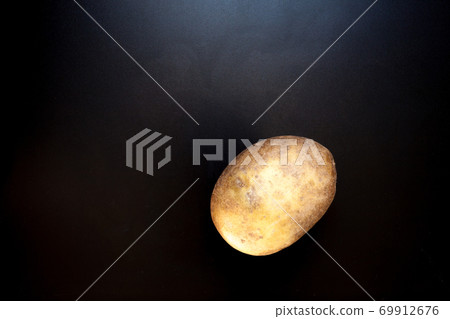 Potato on black table, food background 69912676