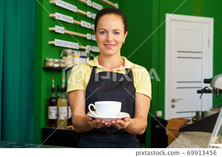 Portrait of a woman barista in coffee shop 69913456