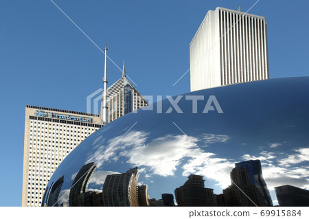 Cloud Gate Chicago with reflection of buildings 69915884