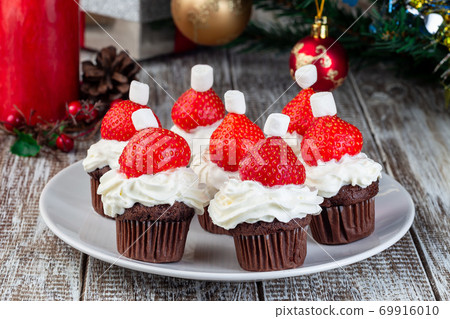 Strawberry and chocolate muffin Santa, Christmas menu for kids or party, horizontal 69916010