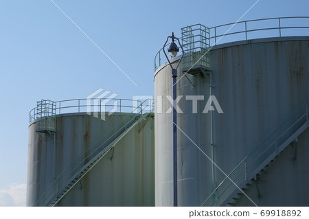 Oil tank group of oil storage facility 69918892