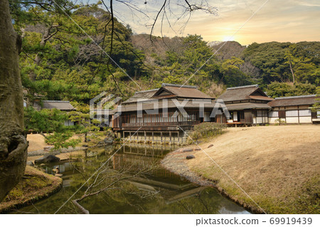 Sankeien在冬季日本花園 Sankeien在冬季日本花園 69919439