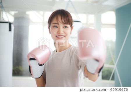 Woman hitting a mitt 69919676