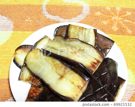 Grilled eggplant 69921532