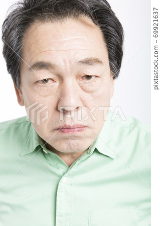 一個生氣的人 69921637