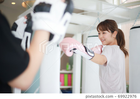 Woman hitting a mitt Woman hitting a mitt 69922976