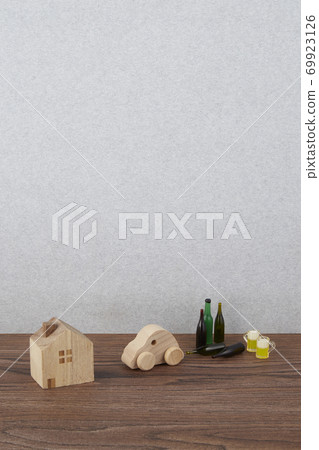 微型玩具飲酒駕駛概念形象 69923126