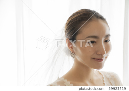 Married woman 69923519
