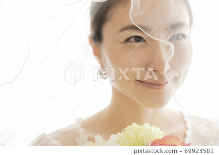 Married woman 69923581