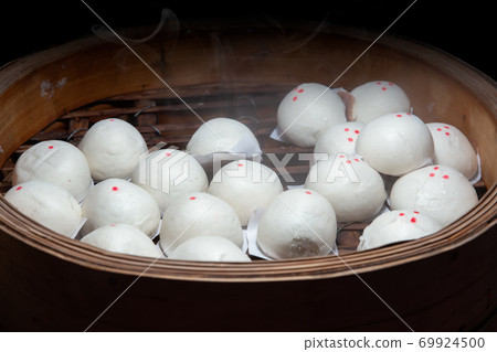 Baozi Humbow is Chinese food pork mince buns or steamed buns recipe. Baozi Humbow is Chinese food pork mince buns or steamed buns recipe. 69924500