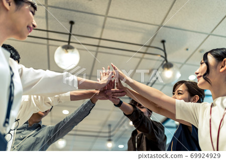 Business scene in a shared office 69924929
