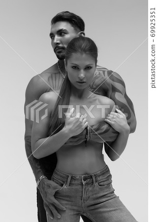 Sexy young couple in studio 69925351