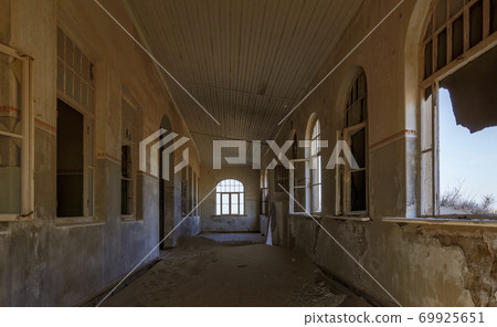 Sand has invaded and taken over these rooms in Kolmanskoppe 69925651