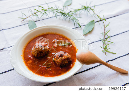 Meat dumpling soup 69926117