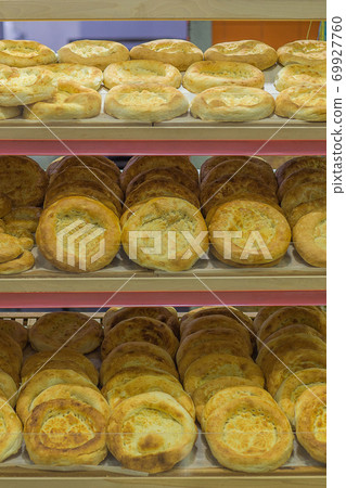 Tandyr nan or lepeshka, tarditional asian bread Tandyr nan or lepeshka, tarditional asian bread 69927760