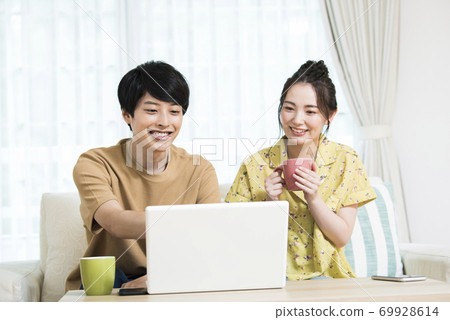 Married couple PC search Married couple PC search 69928614