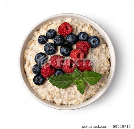 prepared oatmeal with berries prepared oatmeal with berries 69929715