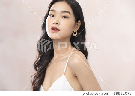 Female portrait beauty Female portrait beauty 69931073