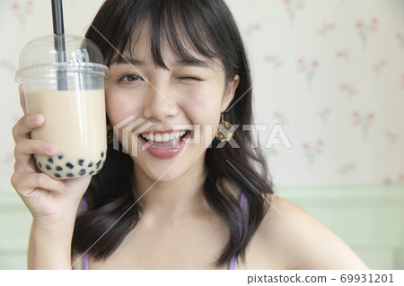 女性肖像放鬆 女性肖像放鬆 69931201