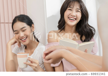 Female friends good friends Female friends good friends 69931341