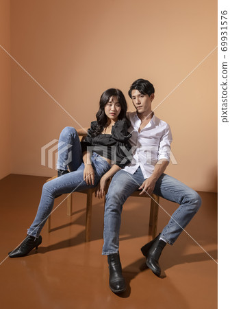 Couples Portrait Couples Portrait 69931576