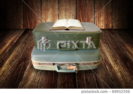 Guild book on vintage travel bag Guild book on vintage travel bag 69932508