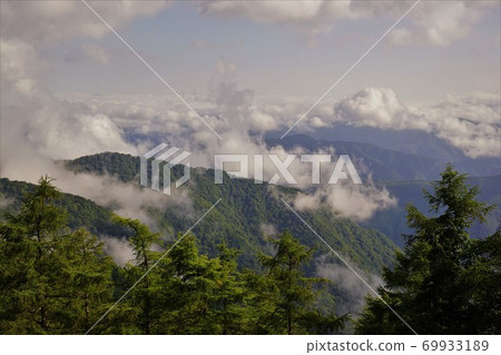 Untori山的山脈和Unkai 69933189