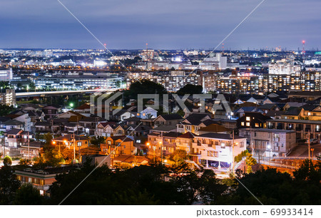 東京郊區住宅區的夜景 東京郊區住宅區的夜景 69933414