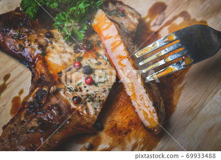 Grilled pepper pork steak with seasoning. 69933488