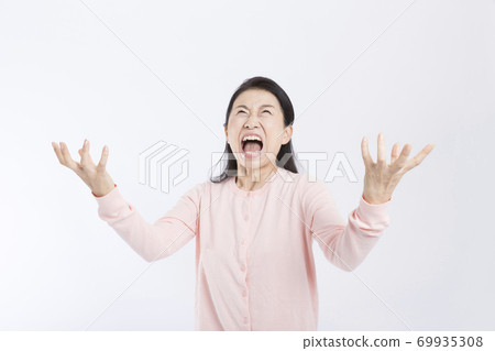 一個憤怒的女人 69935308
