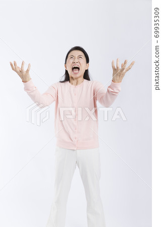 一個憤怒的女人 69935309