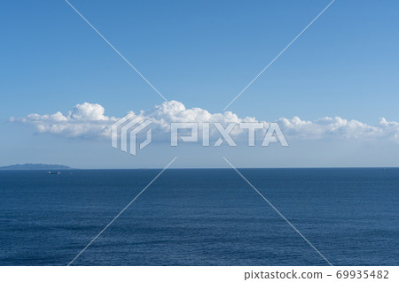 漂浮在海中的雲 漂浮在海中的雲 69935482