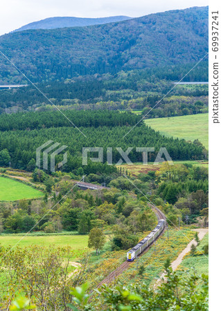 Limited express Ozora seen from Mt. Masuda (261 series) Shintoku-cho, Hokkaido Limited express Ozora seen from Mt. Masuda (261 series) Shintoku-cho, Hokkaido 69937241
