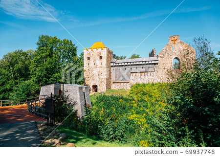 Castle Of The Livonian Order, ruins in Sigulda, Latvia Castle Of The Livonian Order, ruins in Sigulda, Latvia 69937748