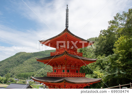 The three-storied pagoda of Chofukuji, which has the oldest wooden pagoda in Okayama prefecture The three-storied pagoda of Chofukuji, which has the oldest wooden pagoda in Okayama prefecture 69938474
