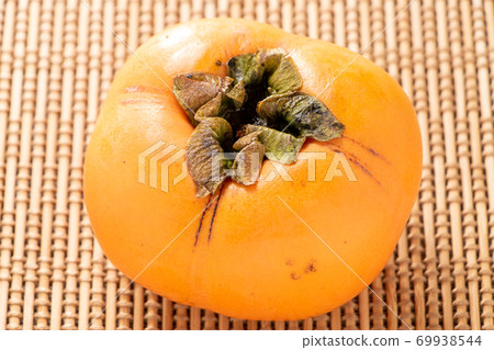 Persimmon (Sayao Tone persimmon). 69938544